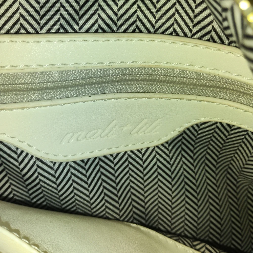 Mali + Lili Brielle Woven Tote w/ Removable Pouch 2-in-1 White Purse Wood Handle